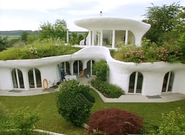 a green earthship