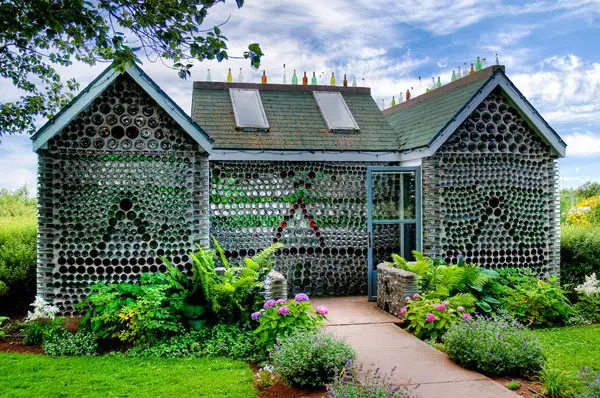 house built out of 25000 glass bottles