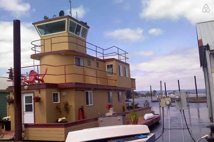 tugboat-house-Columbia-river