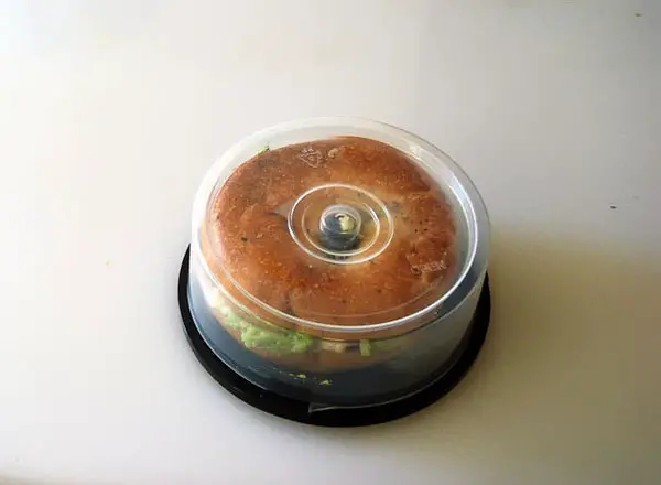 useful-reuse-idea-cd-spindle-bagel-box