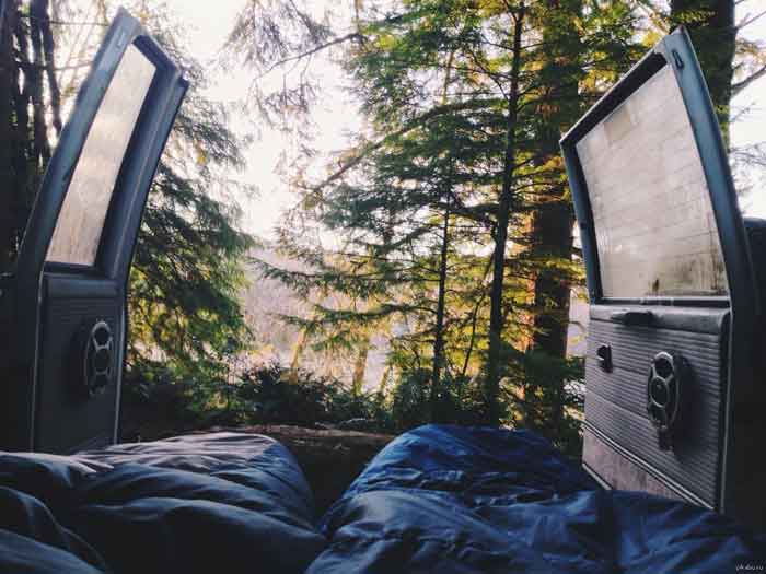 reasons-to-travel-in-a-van-wake-up-in-nature