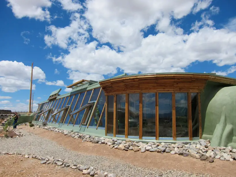 Earthship-Biotecture