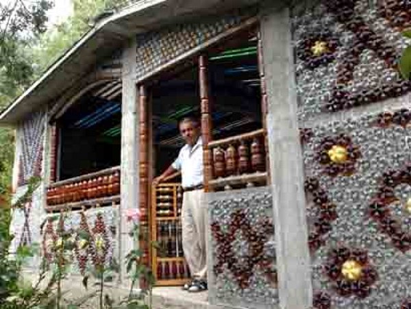 plastic-bottle-house serbia