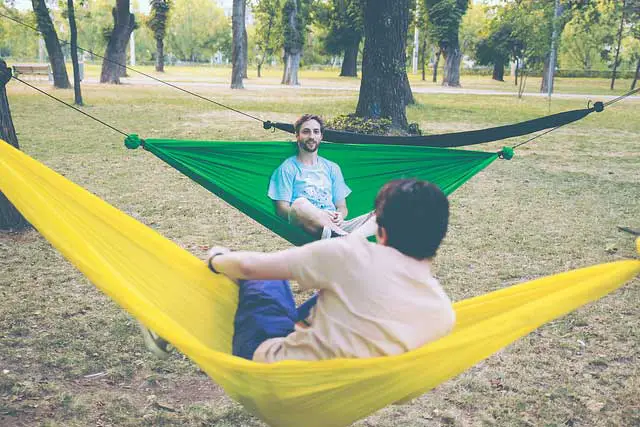 hammocking-in-the-park