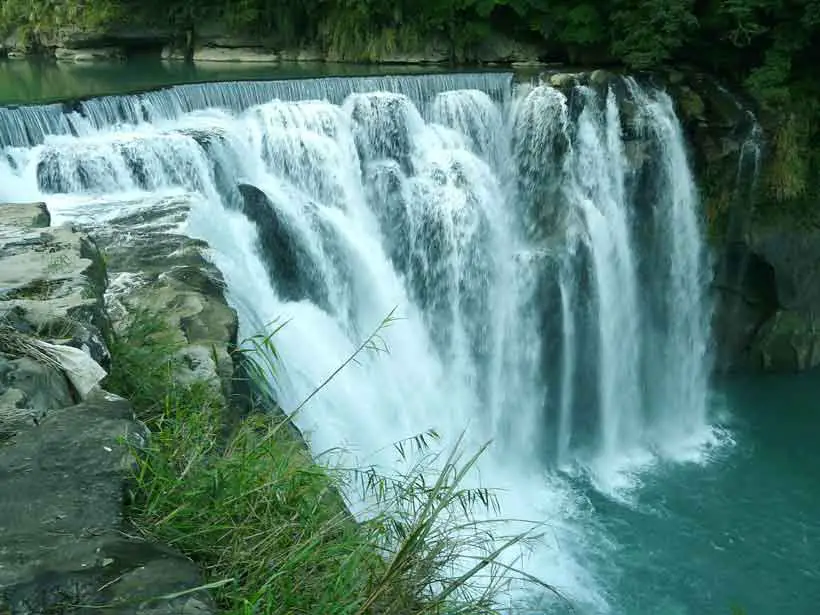 waterfall-negative-ions